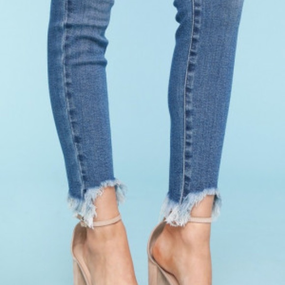 Judy Blue shark bite frayed hem skinny - Picture 5 of 6